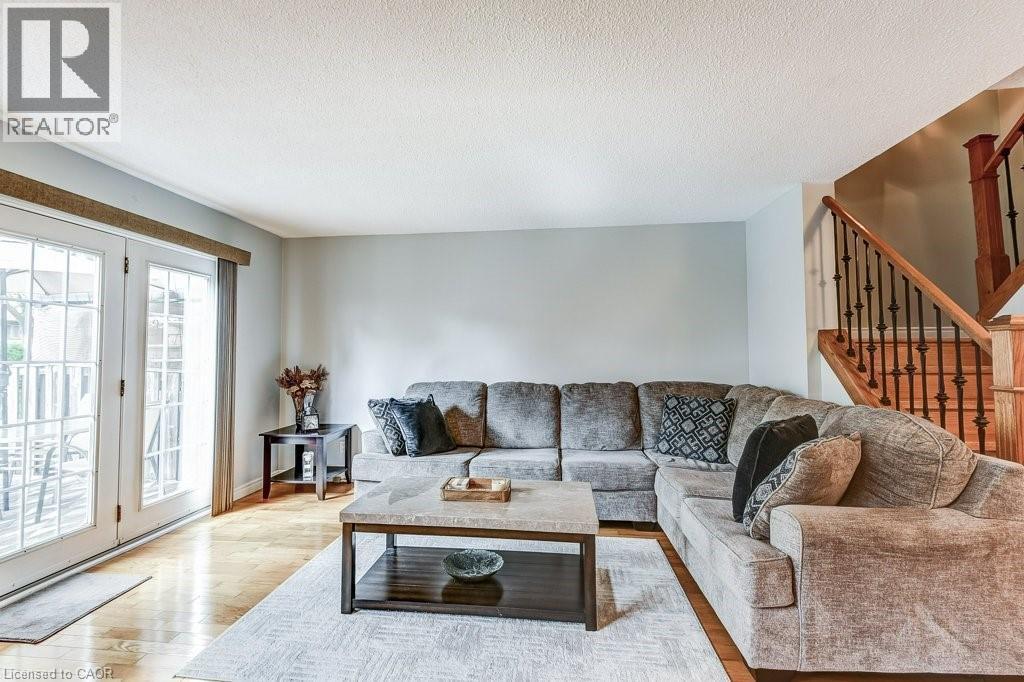 2779 Andorra Circle, Mississauga, ON - Indoor Photo Showing Living Room
