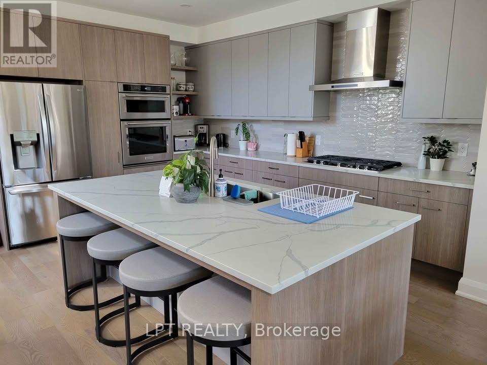 443 Dawson Avenue, Ottawa, ON - Indoor Photo Showing Kitchen With Stainless Steel Kitchen