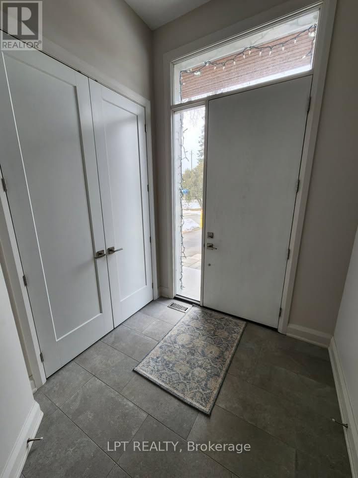 443 Dawson Avenue, Ottawa, ON - Indoor Photo Showing Other Room