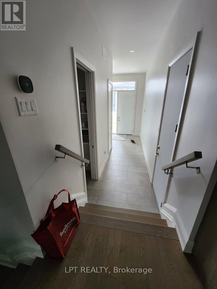 443 Dawson Avenue, Ottawa, ON - Indoor