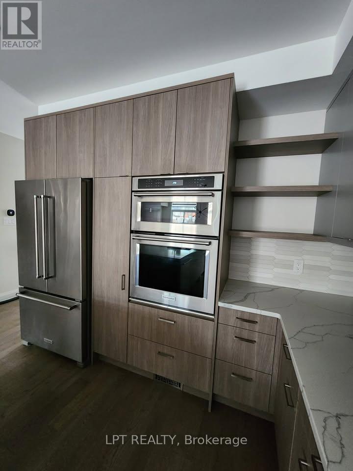 443 Dawson Avenue, Ottawa, ON - Indoor Photo Showing Kitchen