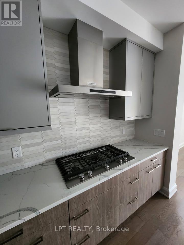 443 Dawson Avenue, Ottawa, ON - Indoor Photo Showing Kitchen
