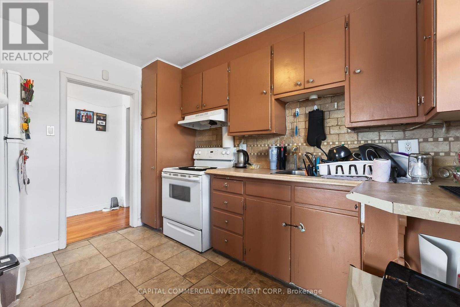 220 Compton Avenue, Ottawa, ON - Indoor Photo Showing Kitchen