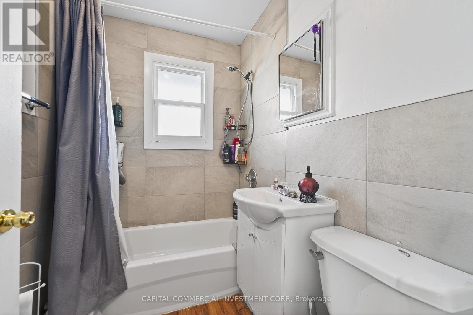220 Compton Avenue, Ottawa, ON - Indoor Photo Showing Bathroom