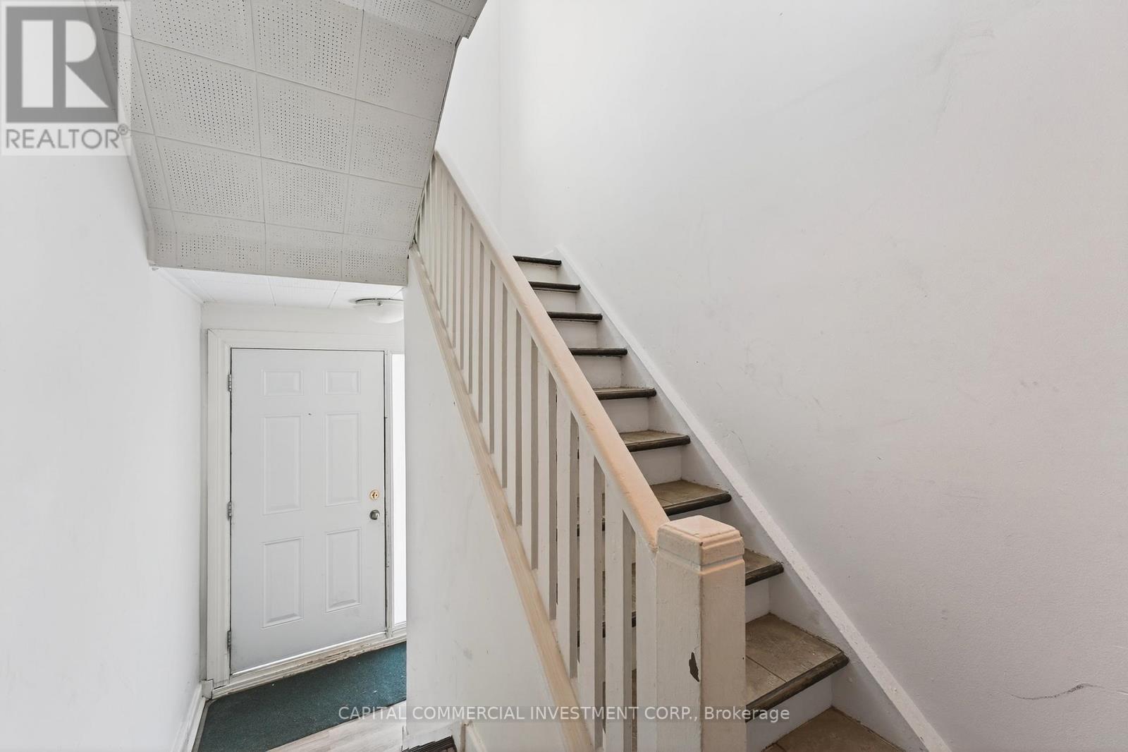 220 Compton Avenue, Ottawa, ON - Indoor Photo Showing Other Room