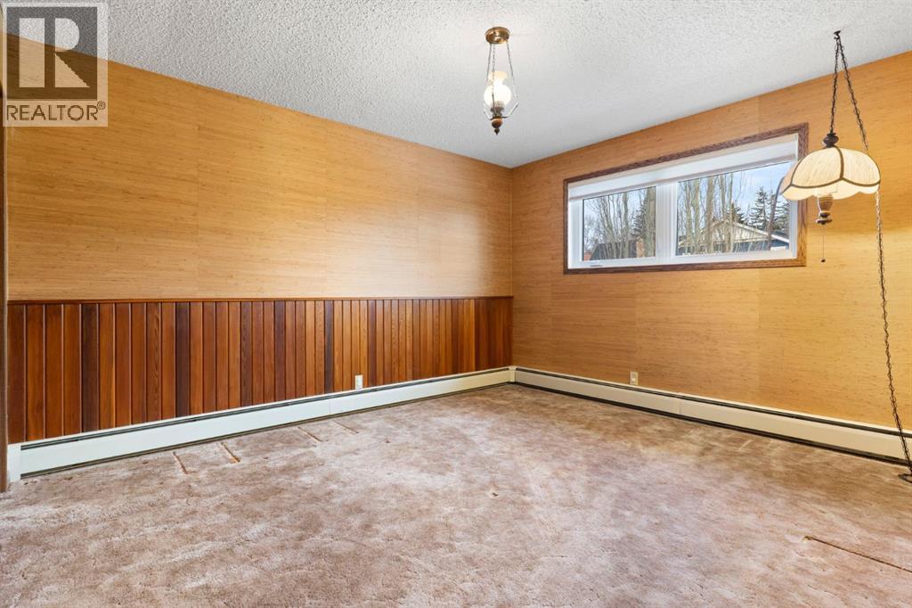 bed 3 up - 39 Coach Gate Way Sw, Calgary, AB - Indoor Photo Showing Other Room