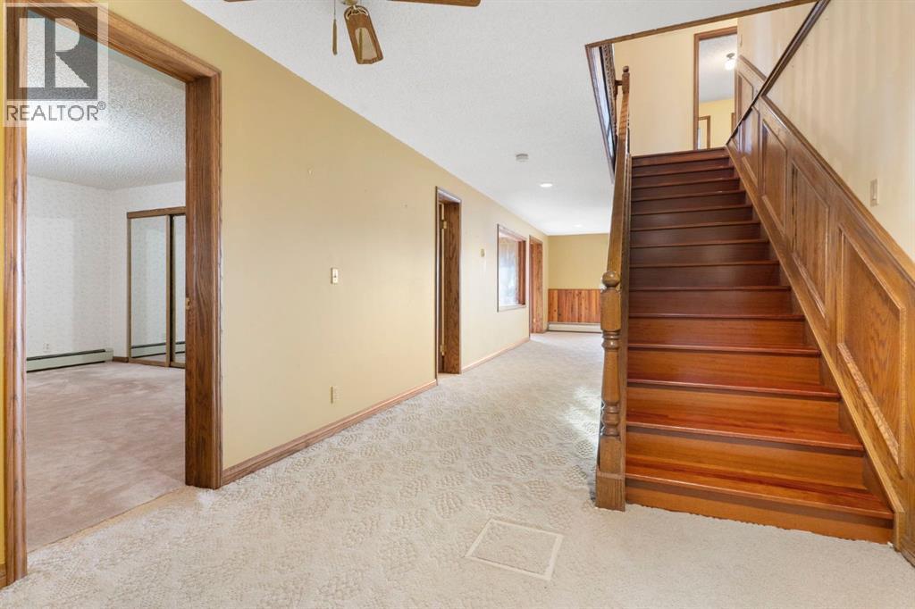 39 Coach Gate Way Sw, Calgary, AB - Indoor Photo Showing Other Room