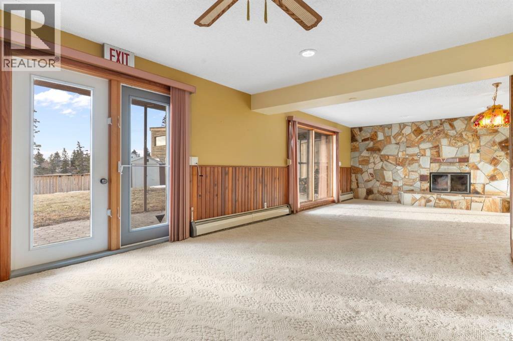 39 Coach Gate Way Sw, Calgary, AB - Photo Showing Other Room