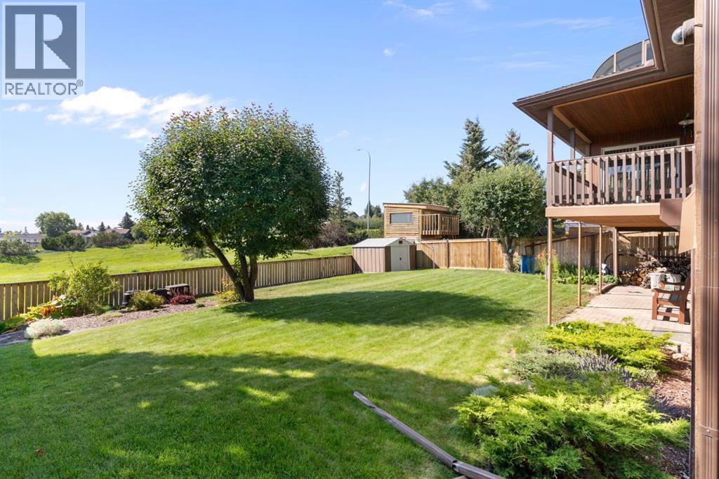 39 Coach Gate Way Sw, Calgary, AB - Outdoor With Backyard