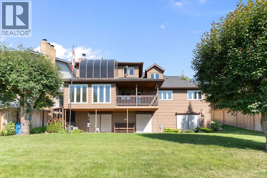 39 Coach Gate Way Sw, Calgary, AB - Outdoor