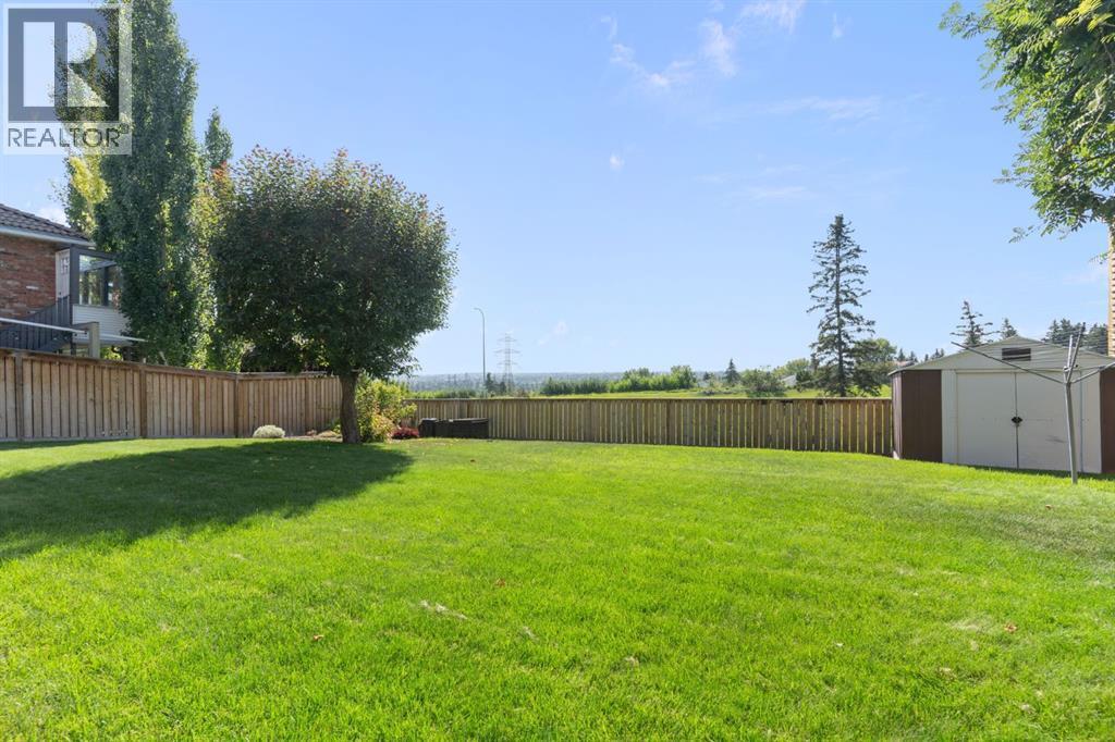 39 Coach Gate Way Sw, Calgary, AB - Outdoor With Backyard