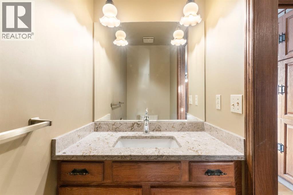 39 Coach Gate Way Sw, Calgary, AB - Indoor Photo Showing Bathroom