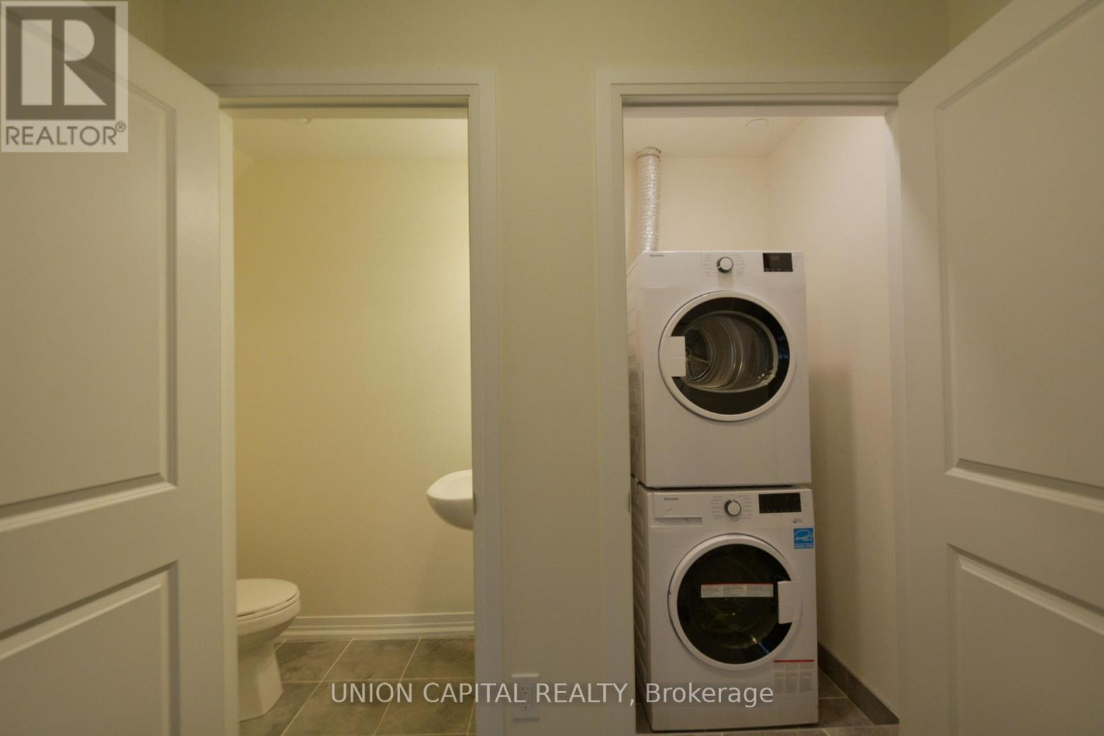 16 - 10 Liben Way, Toronto, ON - Indoor Photo Showing Laundry Room
