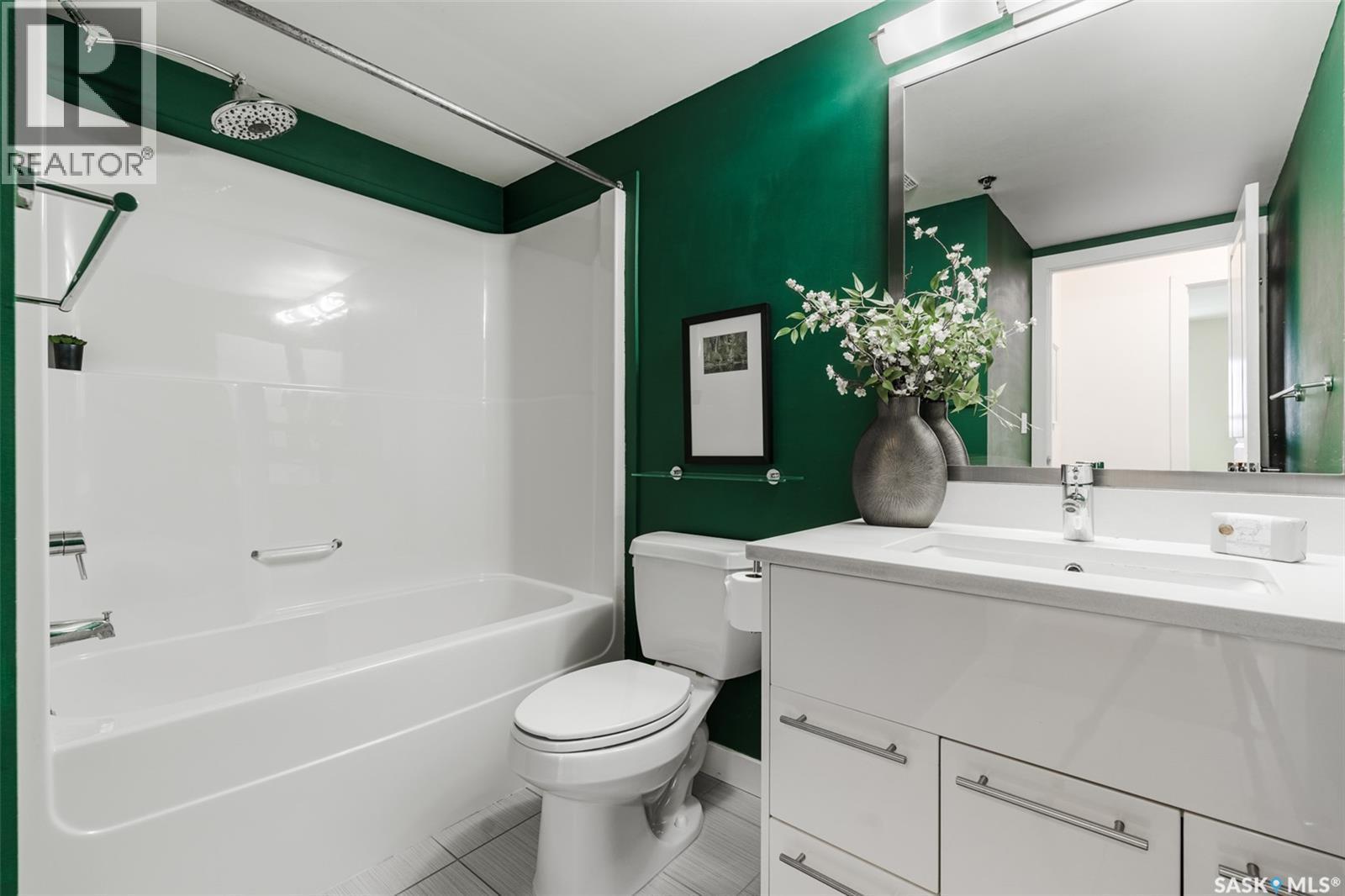 304B 415 Hunter Road, Saskatoon, SK - Indoor Photo Showing Bathroom