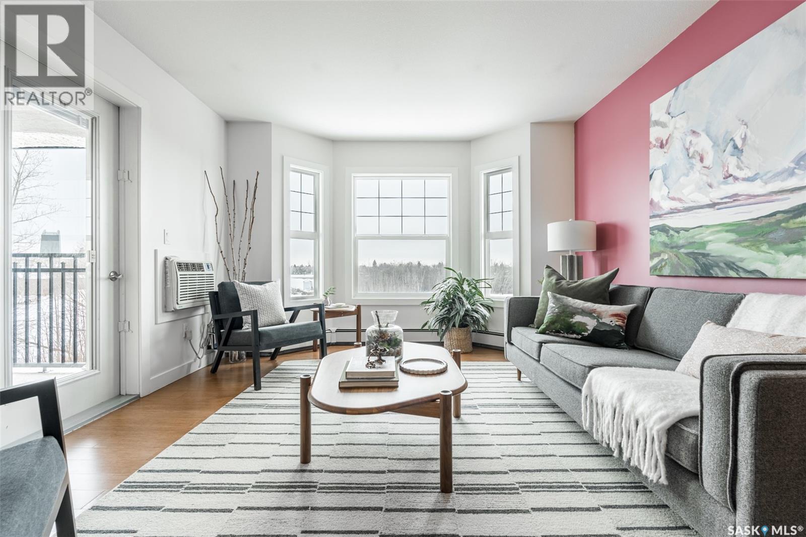 304B 415 Hunter Road, Saskatoon, SK - Indoor Photo Showing Living Room
