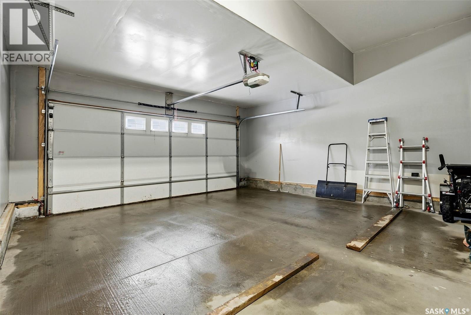 2813 Elgaard Drive, Regina, SK - Indoor Photo Showing Garage