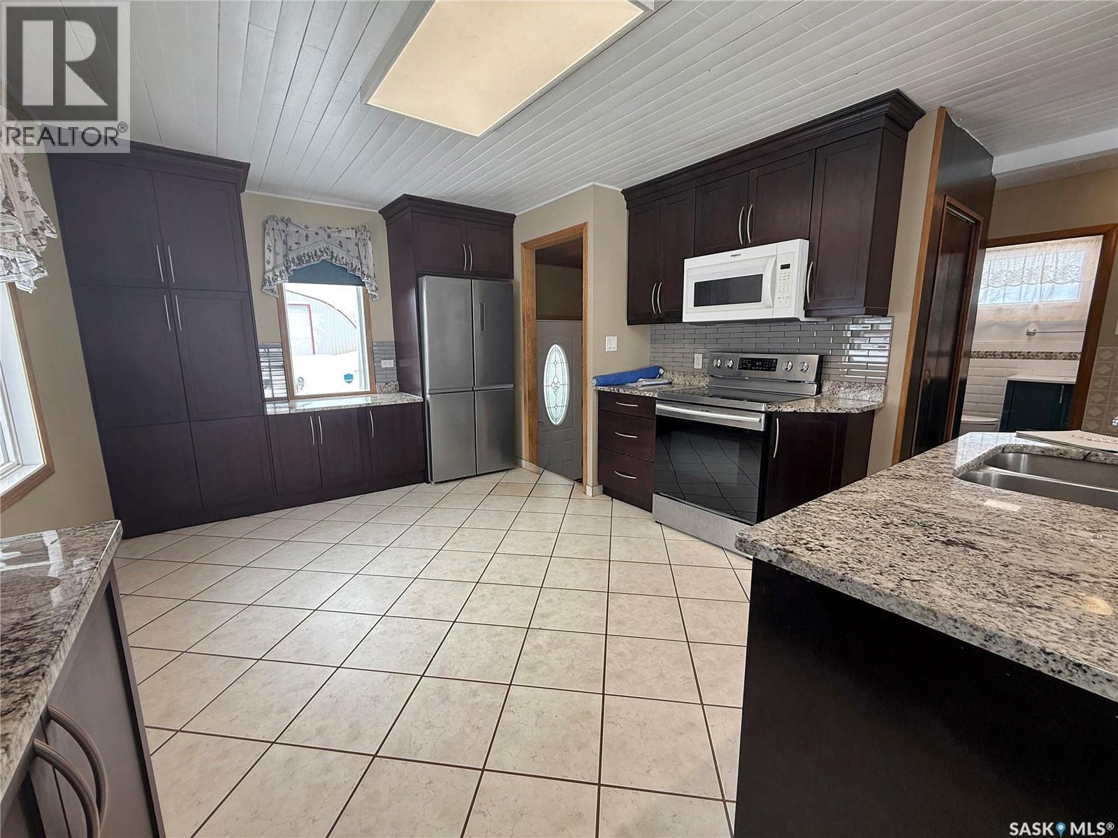 Moose Bay Rd Acreage, Grayson Rm No. 184, SK - Indoor Photo Showing Kitchen With Double Sink
