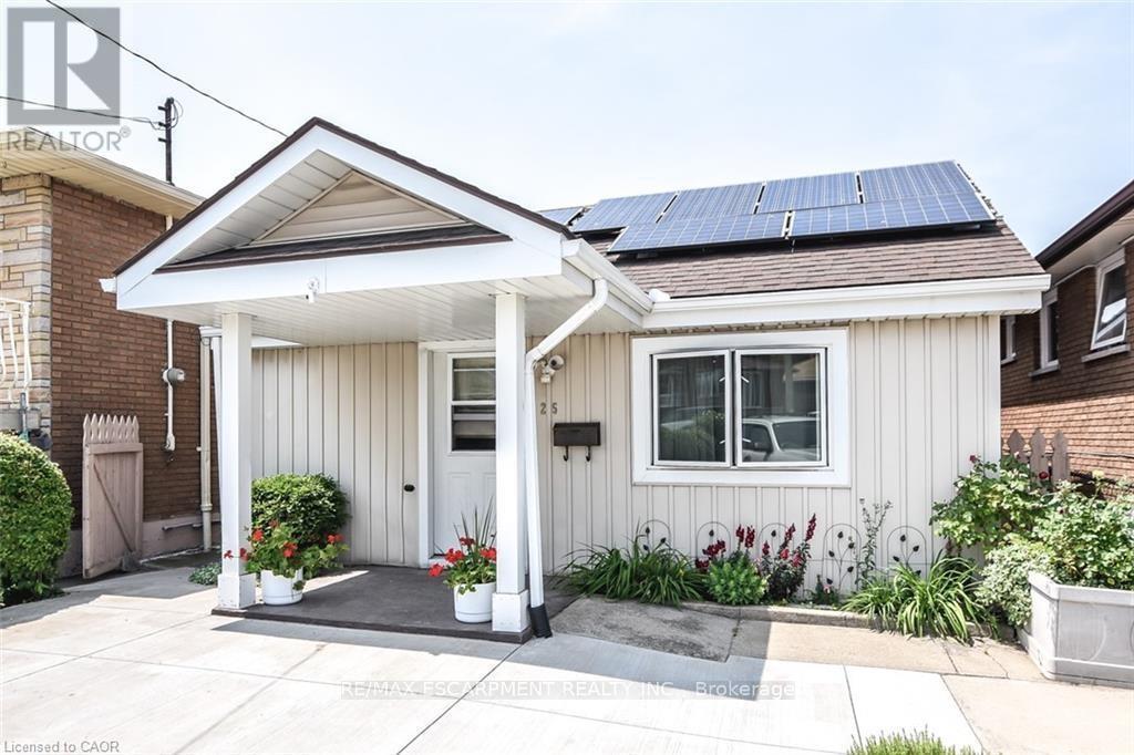 25 Delena Avenue N, Hamilton, ON - Outdoor