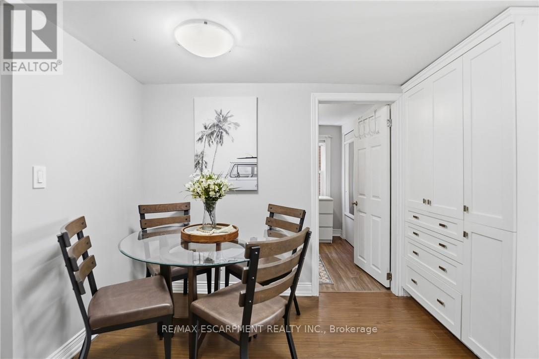 25 Delena Avenue N, Hamilton, ON - Indoor Photo Showing Dining Room