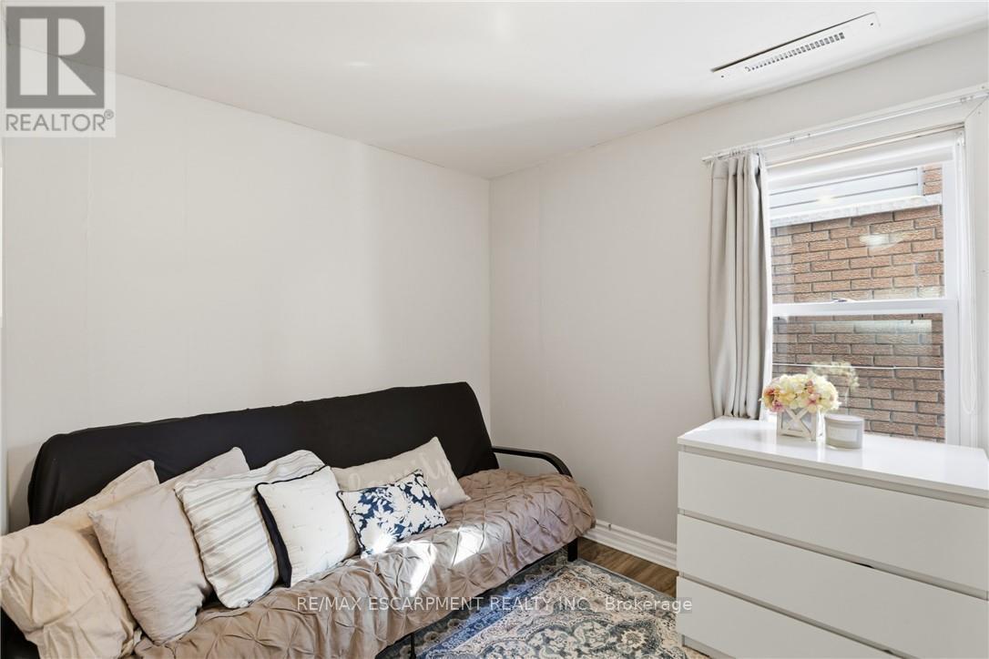 25 Delena Avenue N, Hamilton, ON - Indoor