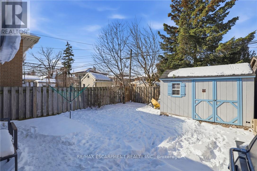 25 Delena Avenue N, Hamilton, ON - Outdoor