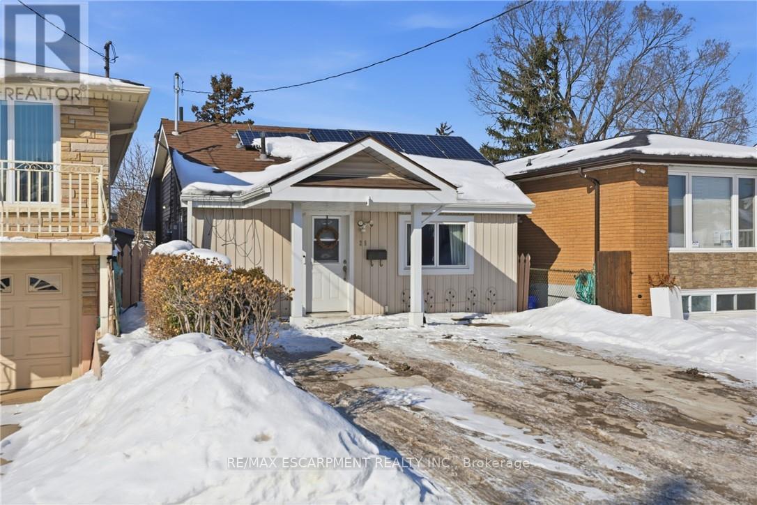 25 Delena Avenue N, Hamilton, ON - Outdoor