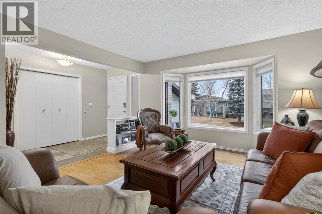 68 Bermondsey Rise Nw, Calgary, AB - Indoor Photo Showing Living Room