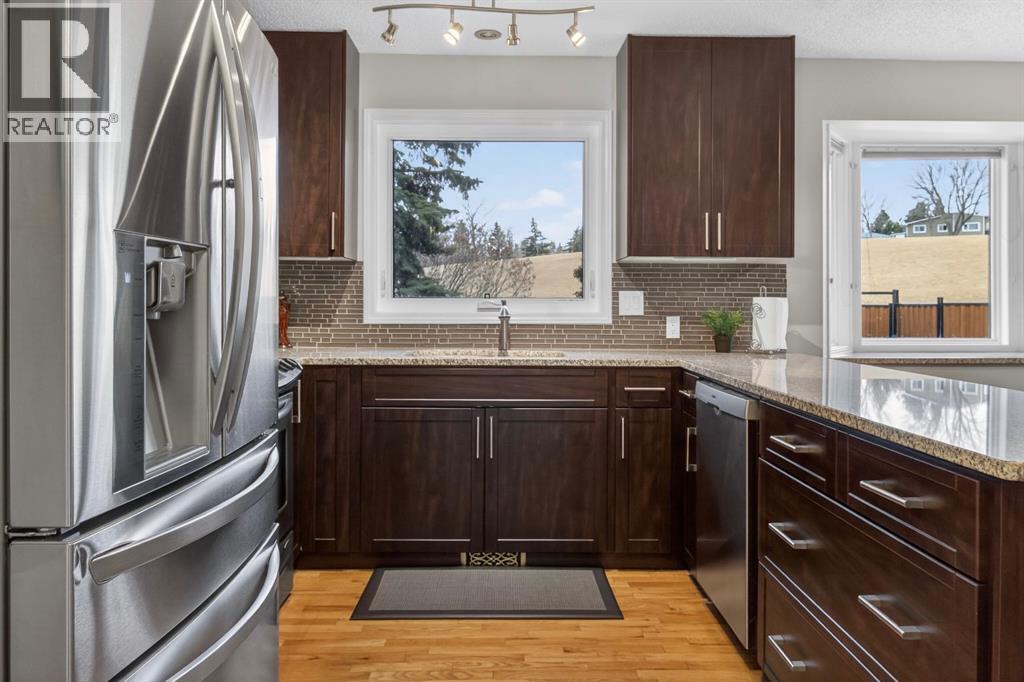 68 Bermondsey Rise Nw, Calgary, AB - Indoor Photo Showing Kitchen