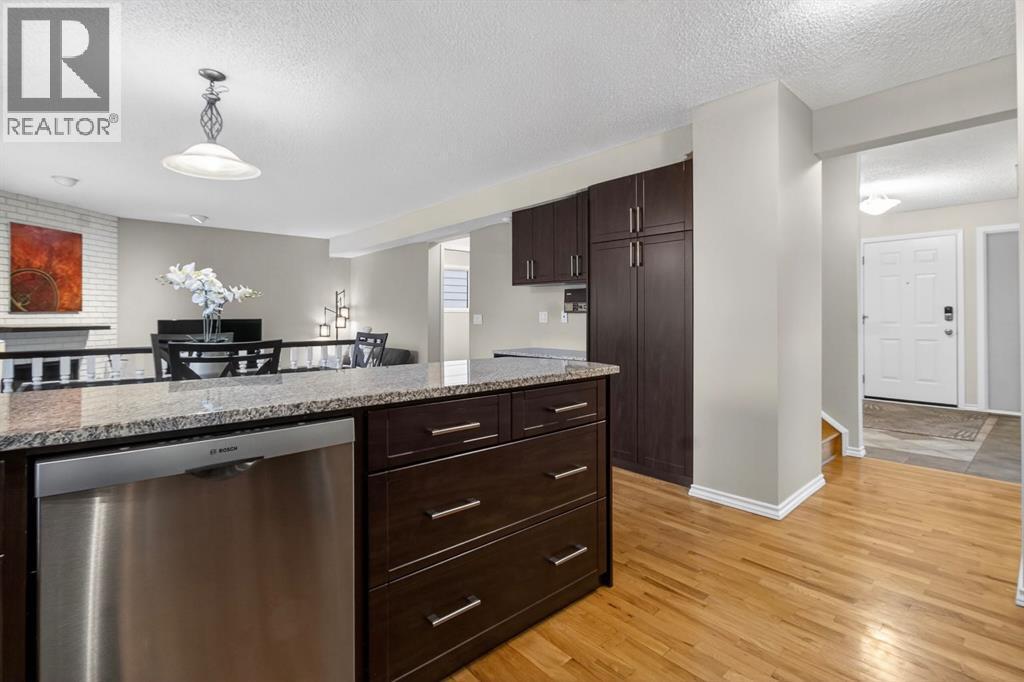 68 Bermondsey Rise Nw, Calgary, AB - Indoor Photo Showing Kitchen
