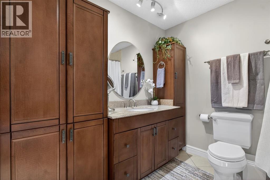 68 Bermondsey Rise Nw, Calgary, AB - Indoor Photo Showing Bathroom