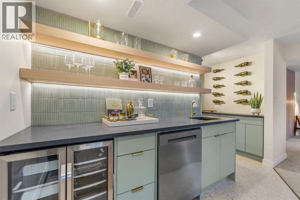 125 Discovery Place Sw, Calgary, AB - Indoor Photo Showing Kitchen