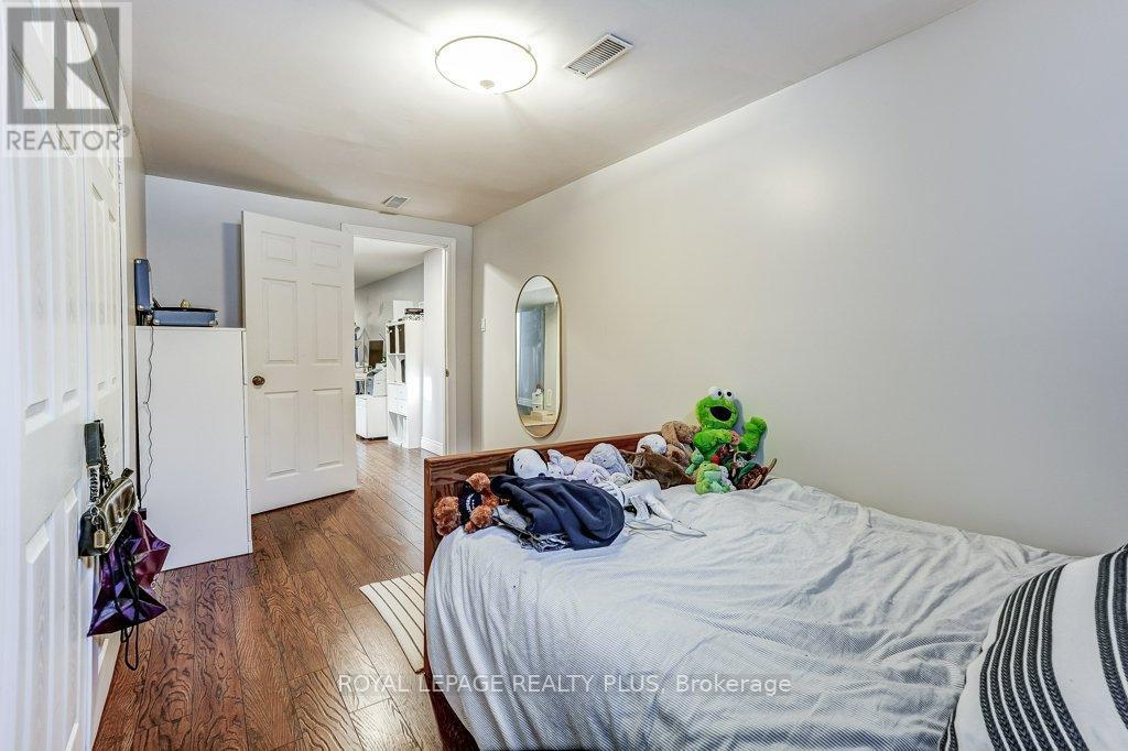 1980 Hartland Drive, Mississauga, ON - Indoor Photo Showing Bedroom