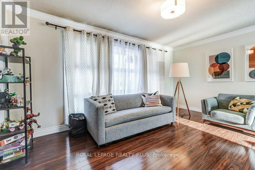 1980 Hartland Drive, Mississauga, ON - Indoor Photo Showing Living Room