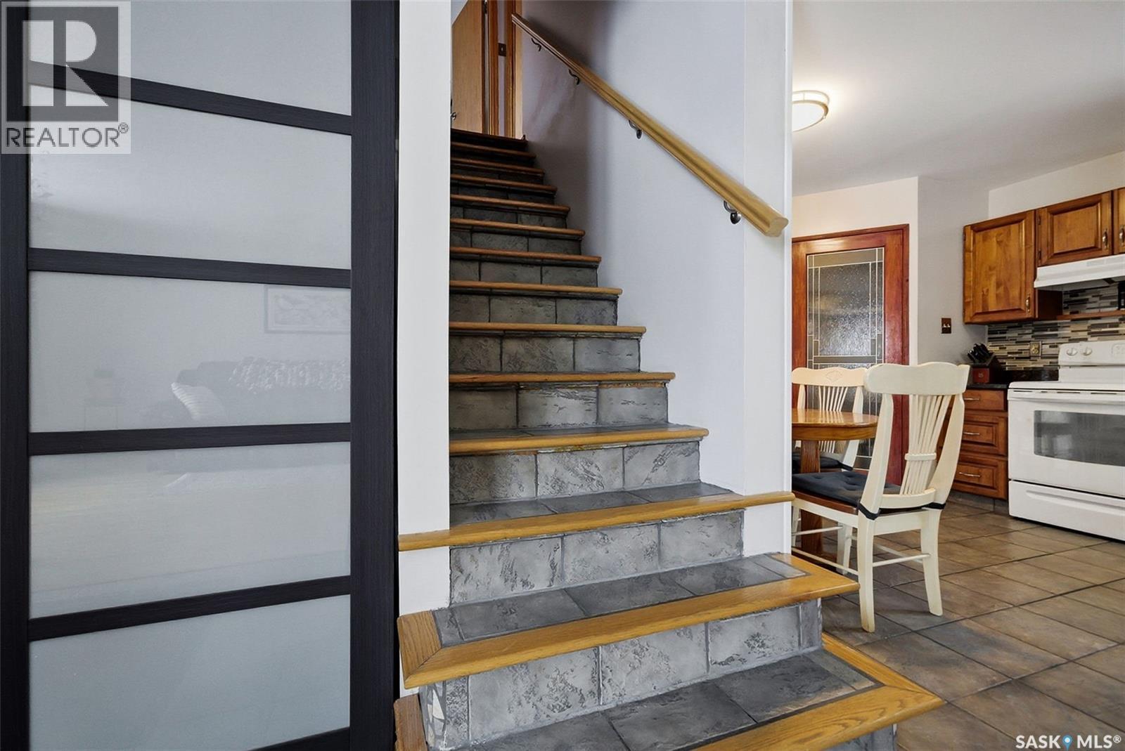 1243 James Crescent, Regina, SK - Indoor Photo Showing Kitchen