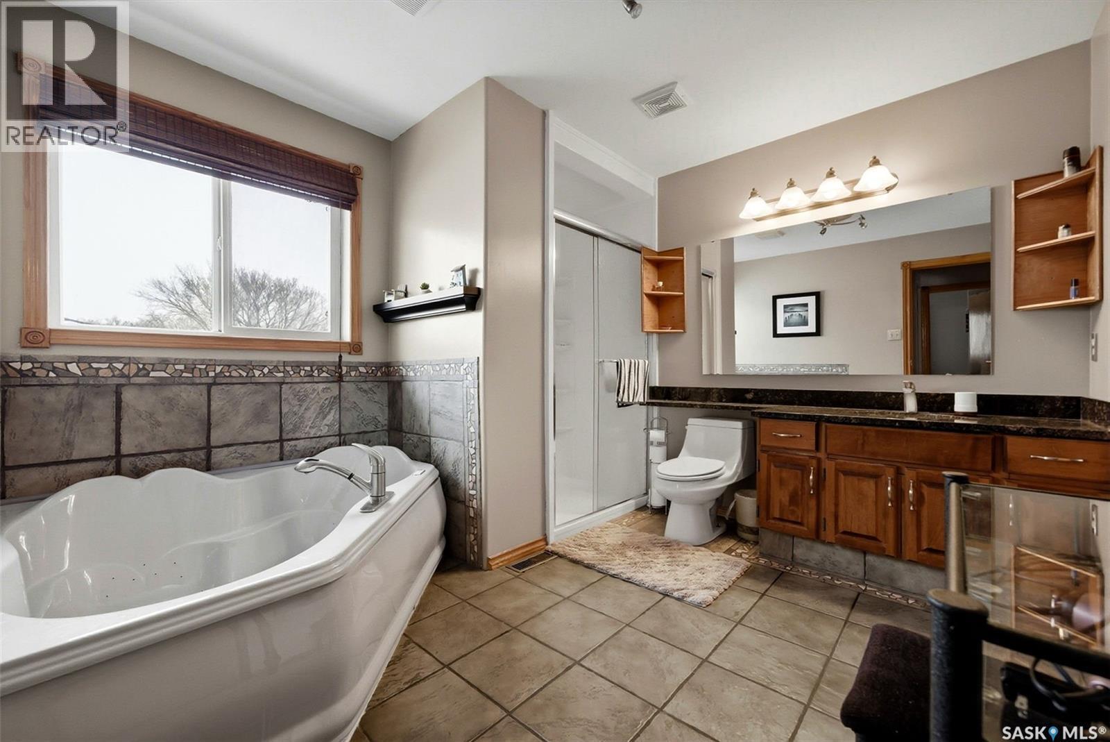 1243 James Crescent, Regina, SK - Indoor Photo Showing Bathroom