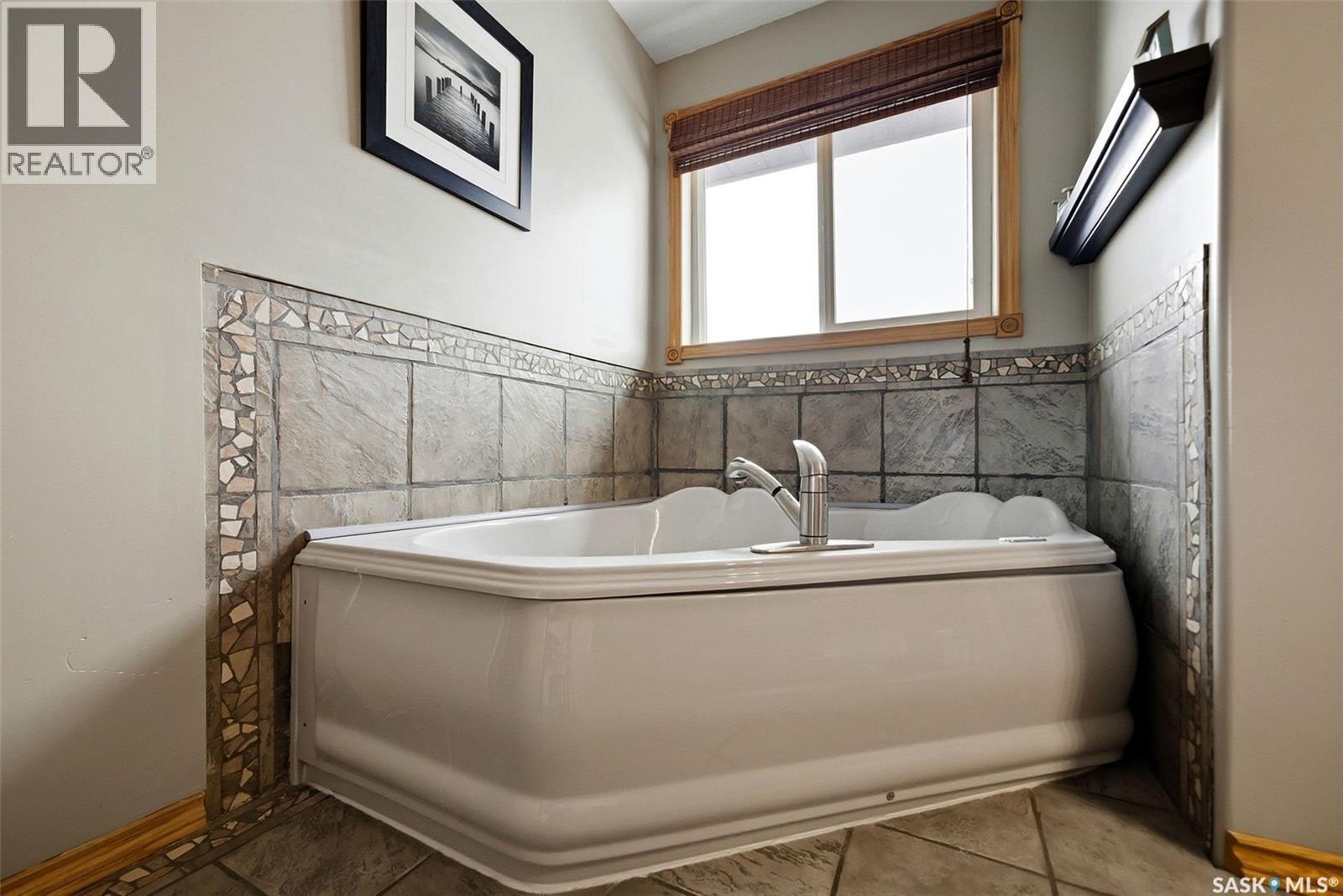 1243 James Crescent, Regina, SK - Indoor Photo Showing Bathroom