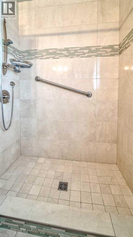 10 Marlowe Place Ne, Calgary, AB - Indoor Photo Showing Bathroom