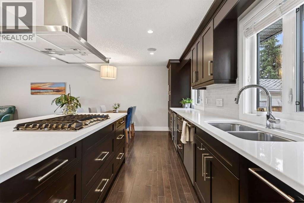 7 Westminster Place Sw, Calgary, AB - Indoor Photo Showing Kitchen With Double Sink With Upgraded Kitchen