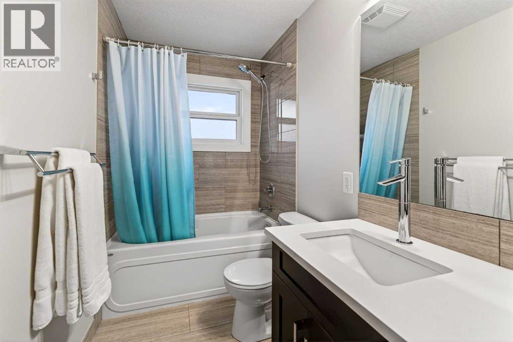 7 Westminster Place Sw, Calgary, AB - Indoor Photo Showing Bathroom