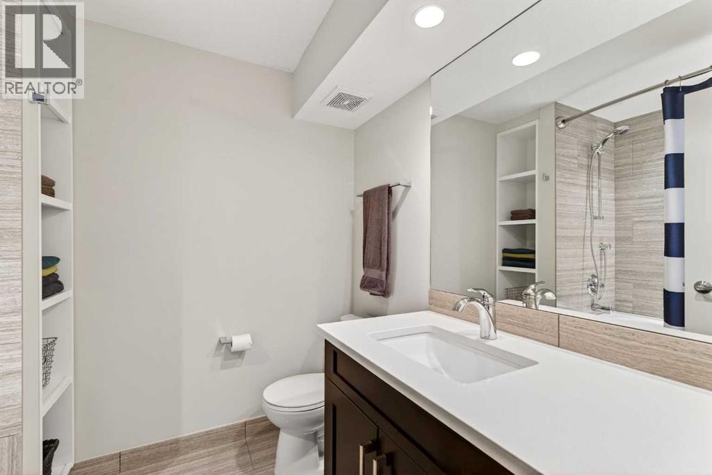 7 Westminster Place Sw, Calgary, AB - Indoor Photo Showing Bathroom