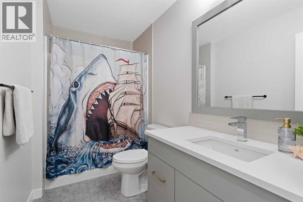 96 Emberside Glen, Cochrane, AB - Indoor Photo Showing Bathroom