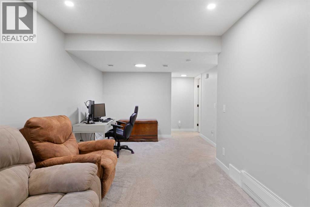 96 Emberside Glen, Cochrane, AB - Indoor