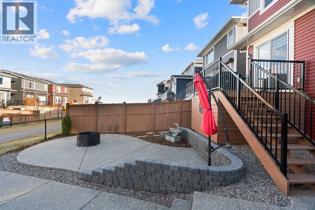 96 Emberside Glen, Cochrane, AB - Outdoor