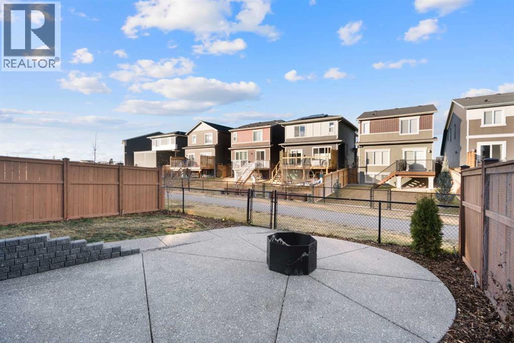 96 Emberside Glen, Cochrane, AB - Outdoor