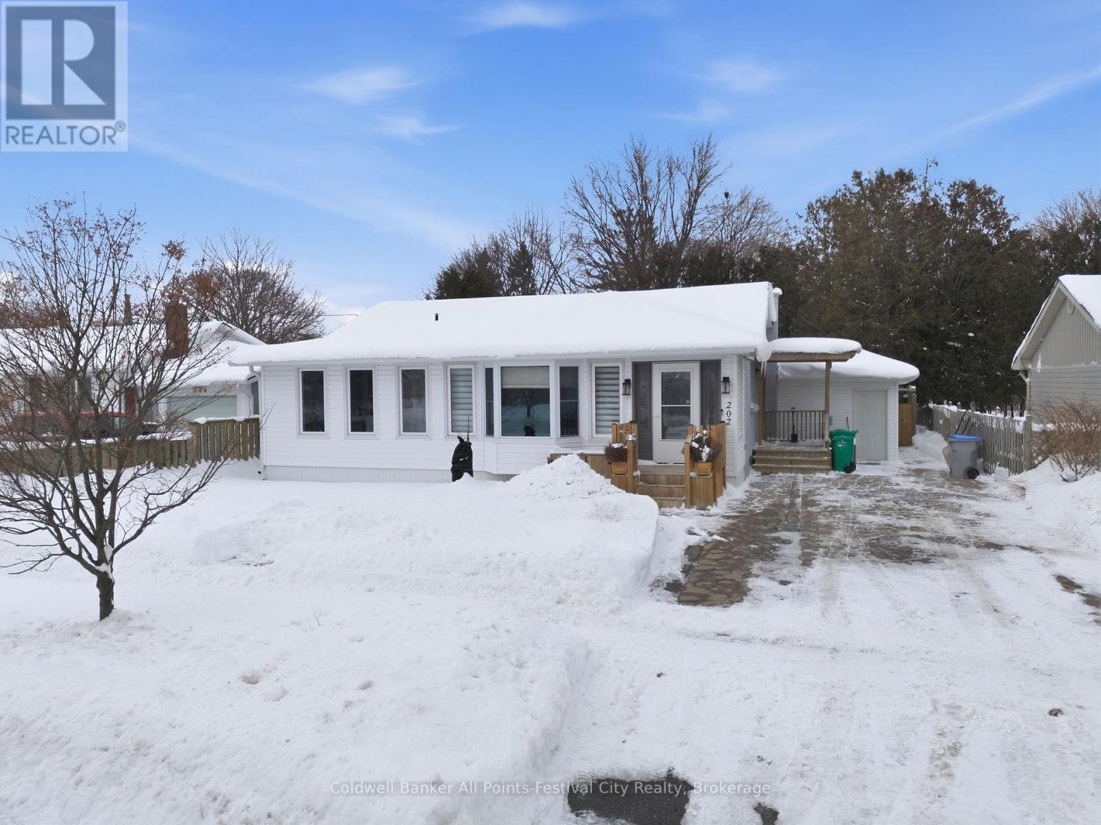 202 Bennett Street W, Goderich (Goderich (Town)), ON - Outdoor