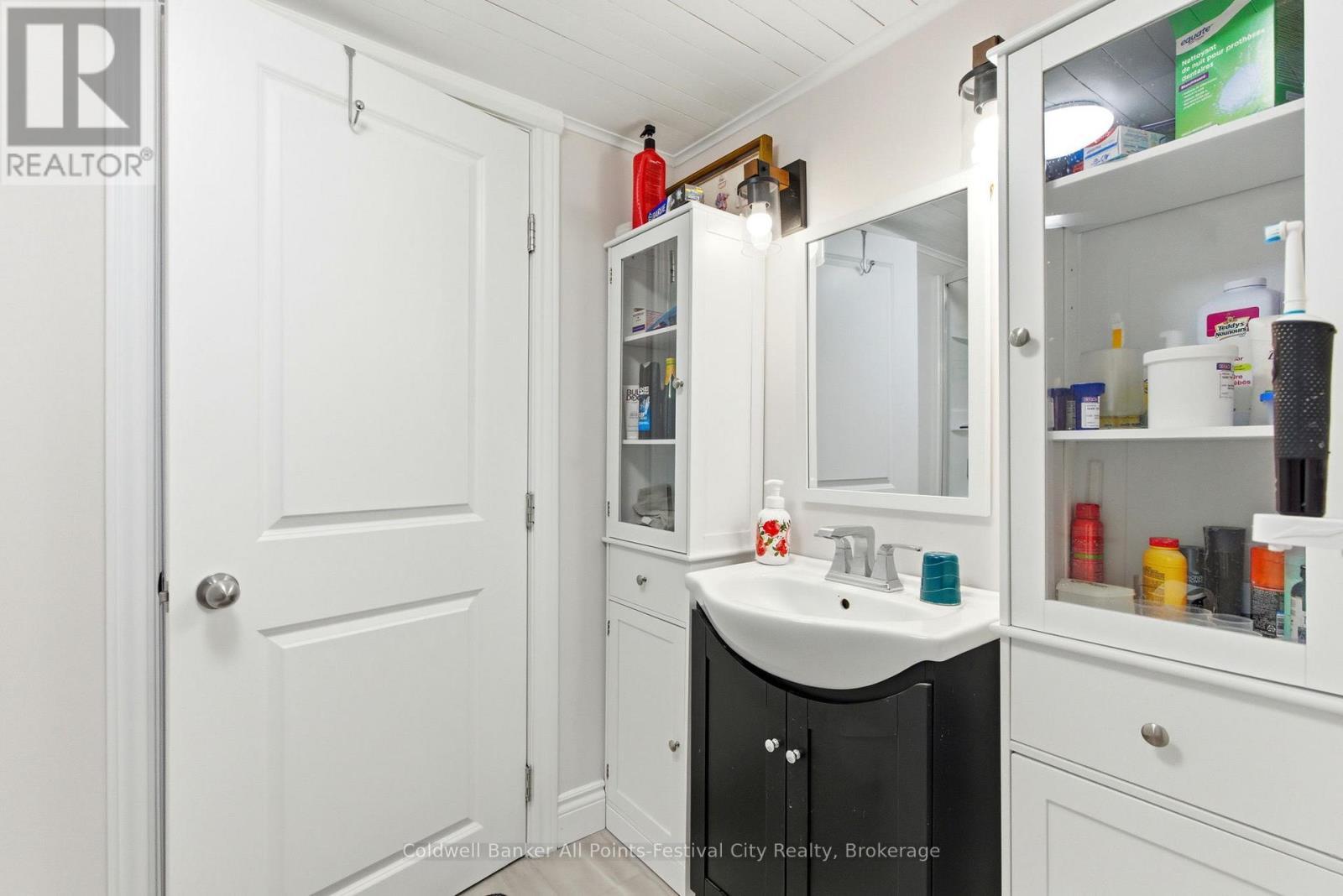 202 Bennett Street W, Goderich (Goderich (Town)), ON - Indoor Photo Showing Bathroom