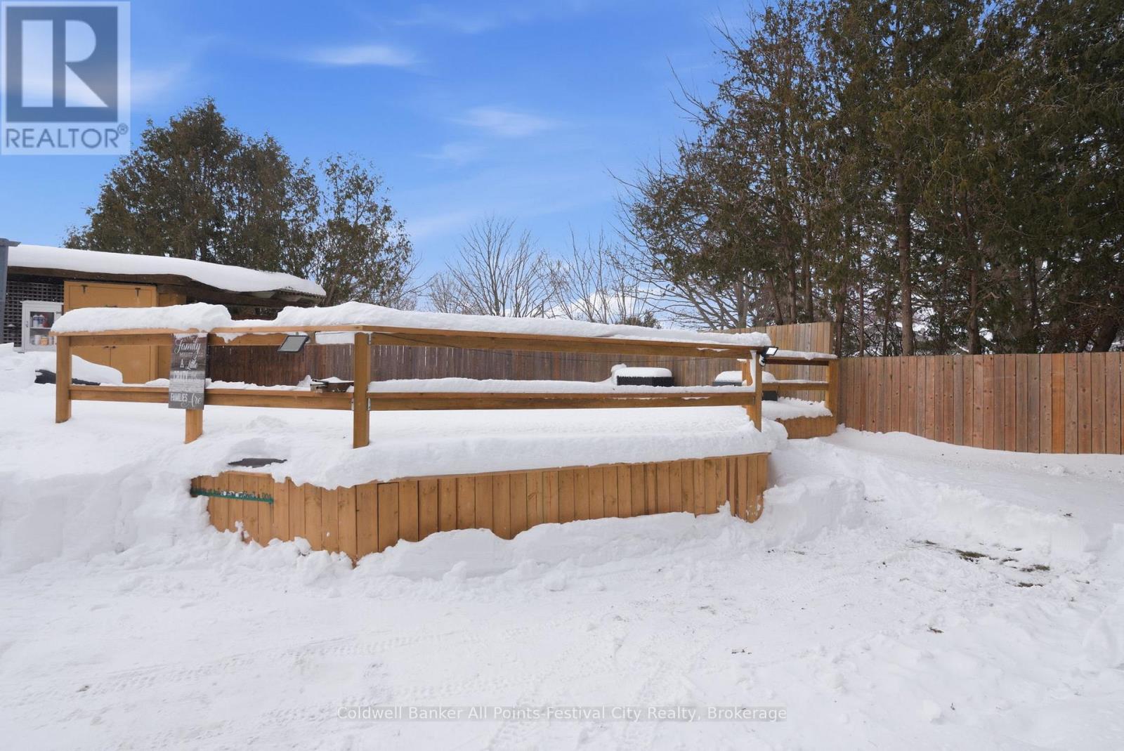 202 Bennett Street W, Goderich (Goderich (Town)), ON - Outdoor