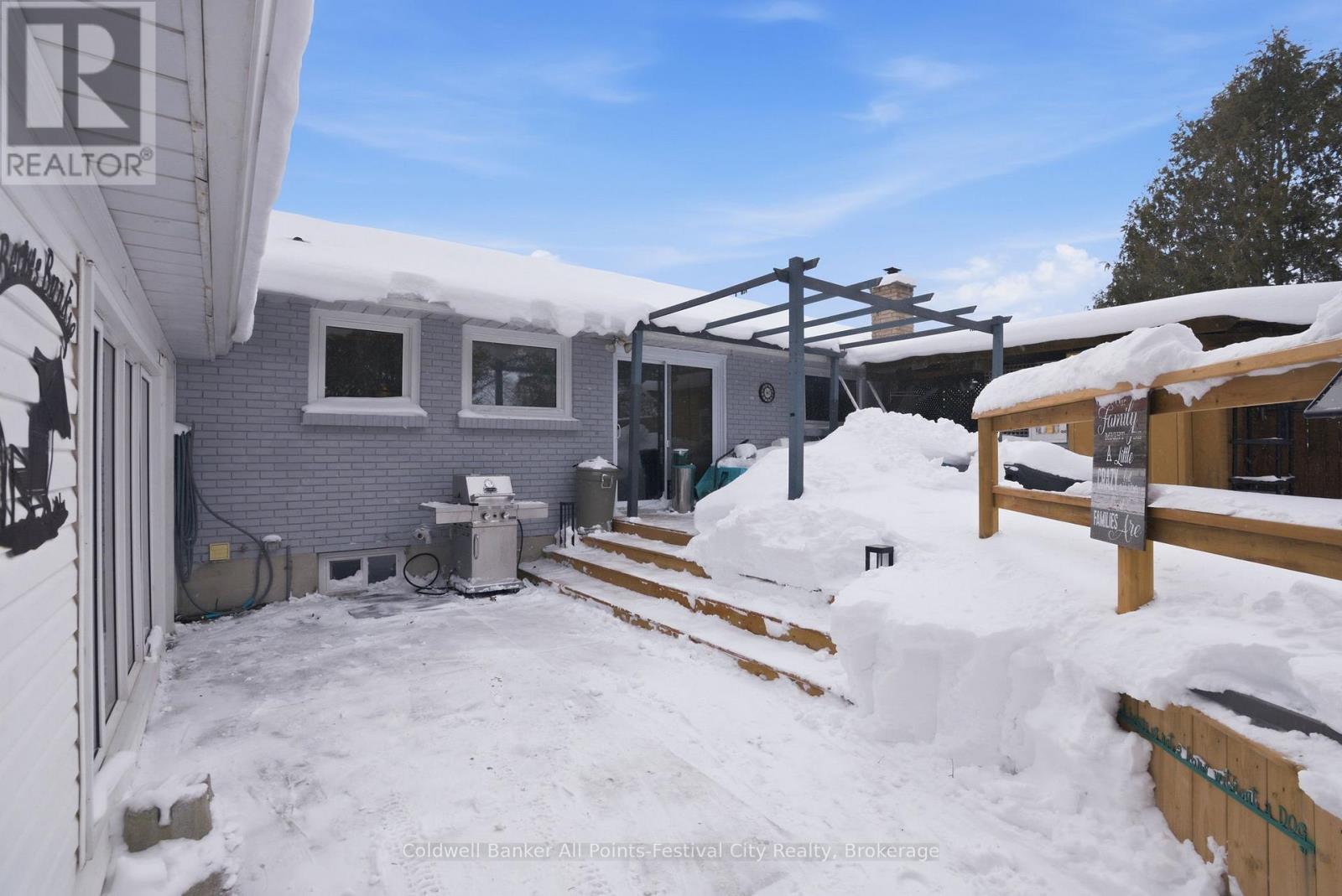 202 Bennett Street W, Goderich (Goderich (Town)), ON - Outdoor