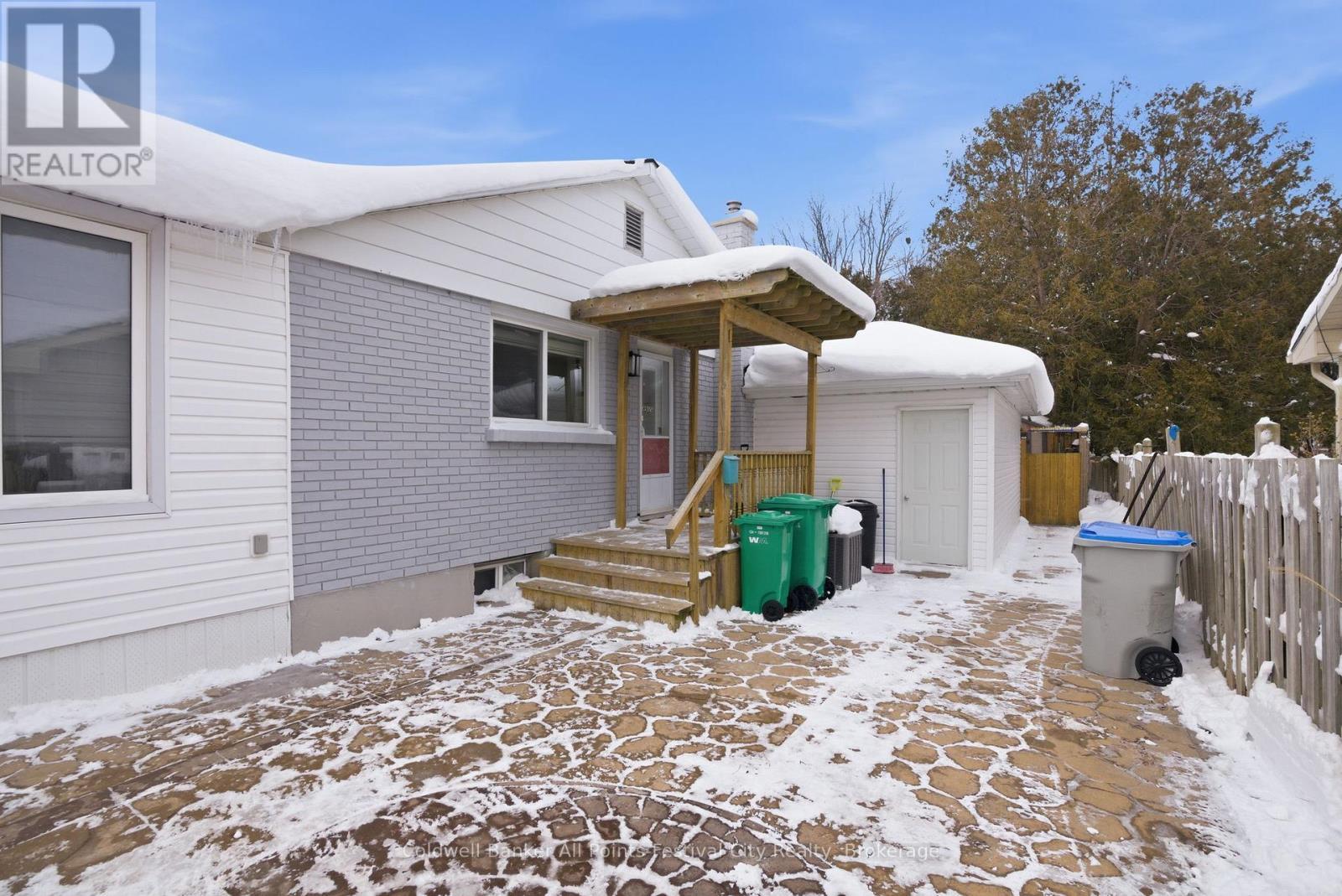 202 Bennett Street W, Goderich (Goderich (Town)), ON - Outdoor With Exterior