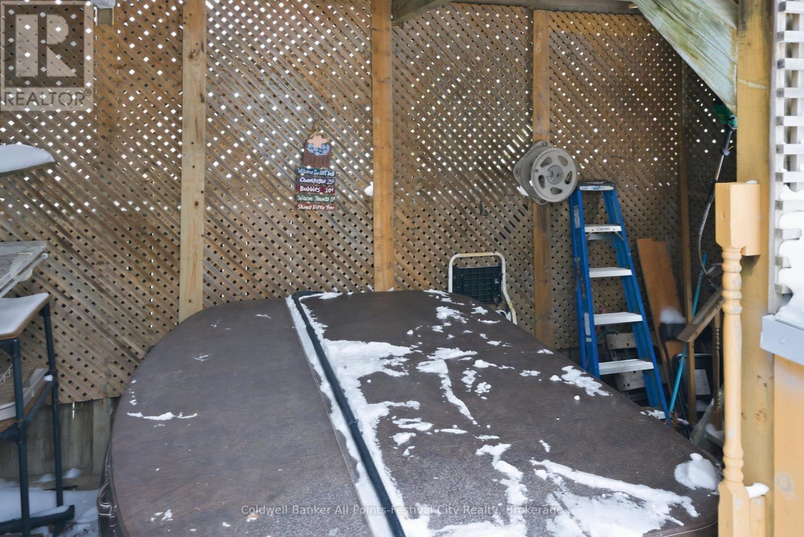 Hot Tub - 202 Bennett Street W, Goderich (Goderich (Town)), ON - Outdoor